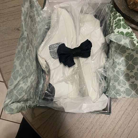 Never been worn, comes in original box Kate Spade Fez Glitz Sneakers size 10. - Picture 2 of 10